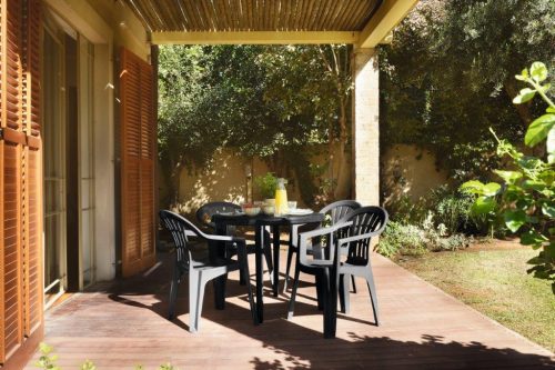 Keter Lisa műanyag kerti asztal, grafit