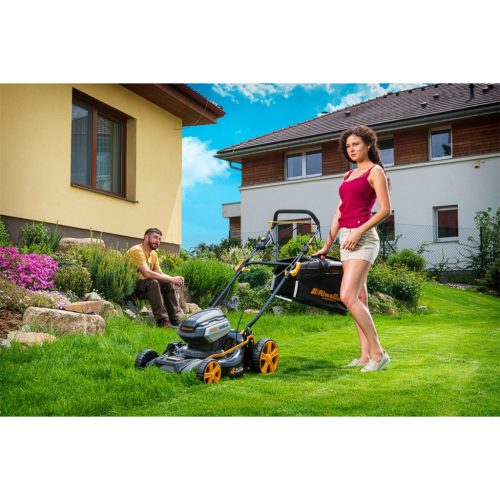 Riwall PRO RALM 4640 SPi - akkumulátoros önjáró fűnyíró szénkefe nélküli motorral 4 az 1-ben, 40 V (akku és töltő nélkül)
