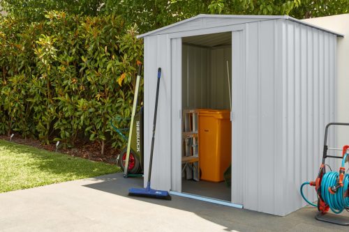 Kerti szerszámtároló ház kb. 1,8x1,5 méter alapterület, fém, ezüst szürke színű, GLOBEL65+napfénytető