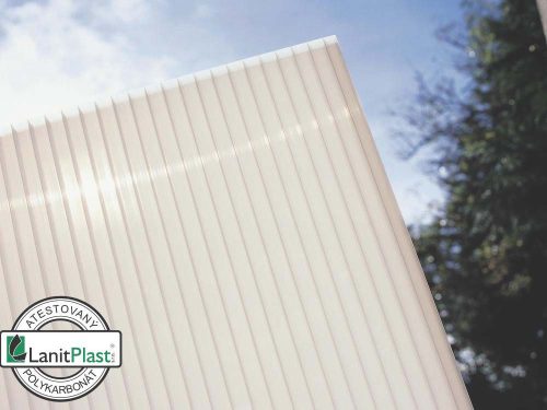 alumínium pergola LANITPLAST WALL 43 fehér + opal PC LG2127