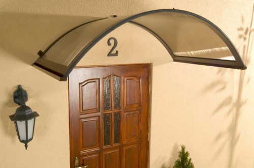 LanitPlast ONYX, ALU bejárati előtető barna, szélesség 1600 x mélység 750 mm, kamrás polikarbonát 4,5 mm